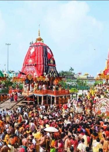 Photo of the 2022 Jagannath Temple Rath Yatra (Chariot Festival) where Maharis historically performed. Image clicked by Shriya Patnaik during 2022 fieldtrip to Puri