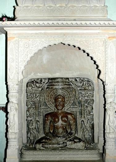 Ancient idol of Tirthankar Mallinath in female form at Keshavrai Patan, Rajasthan